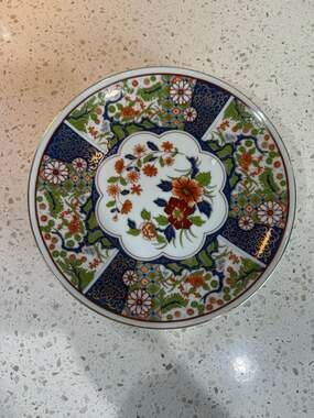 VTG Brinn's Imari Style Japanese Floral Porcelain Plate with Gold Accents